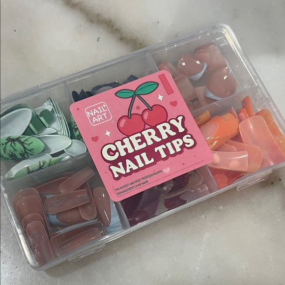 Assorted Press-On Nails Set - Picture 2 of 3